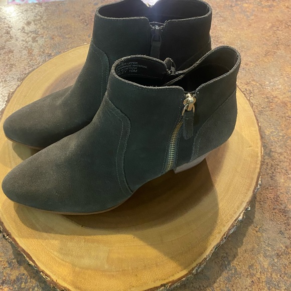 Violet & Red Ankle Boot. Size 10M - Picture 1 of 6